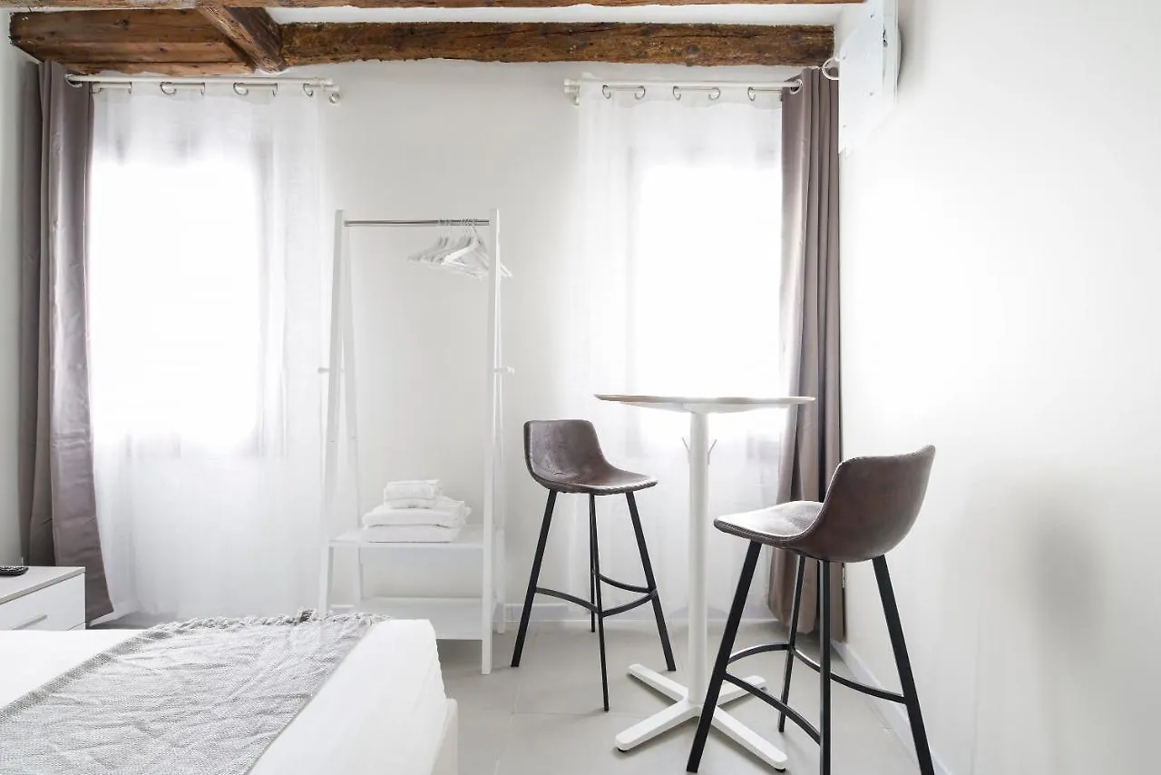 Dorsoduro Charme Apartments By Wonderful Italy Venice