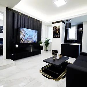 italian-fashion-house-luxurious-marble-city-center.it-lombardy.com/